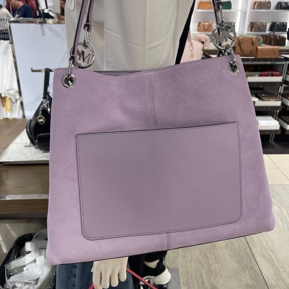 MICHAEL KORS Christina Lg Suede Triple Gusset Shoulder Tote Bag
Light Quartz
NWT - Picture 15 of 16